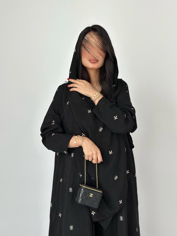 عباية   سودا ء. مع شك نجوم