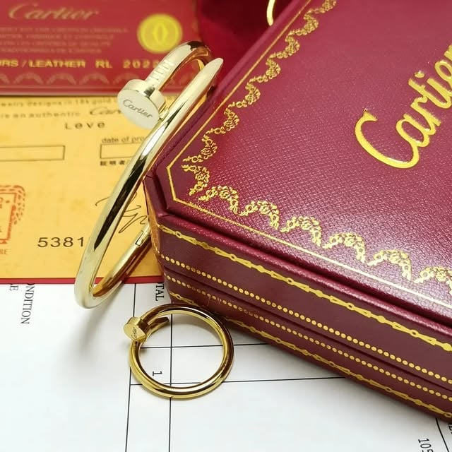 مجموعة كارتير مكونه من اسوارة وخاتم ـ بوتيك الاناقة