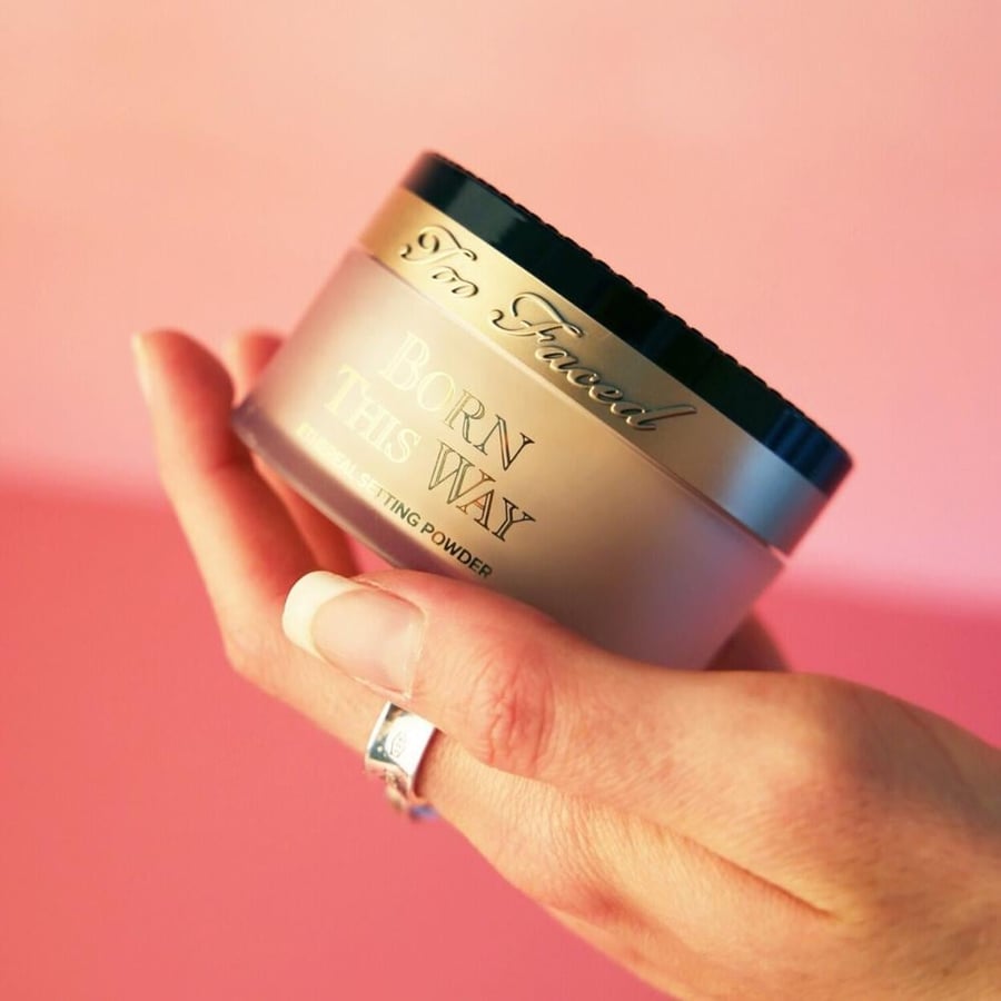 بودرة Born This Way Setting Powder - بودرة سائبة بلمسة نهائية طبيعية