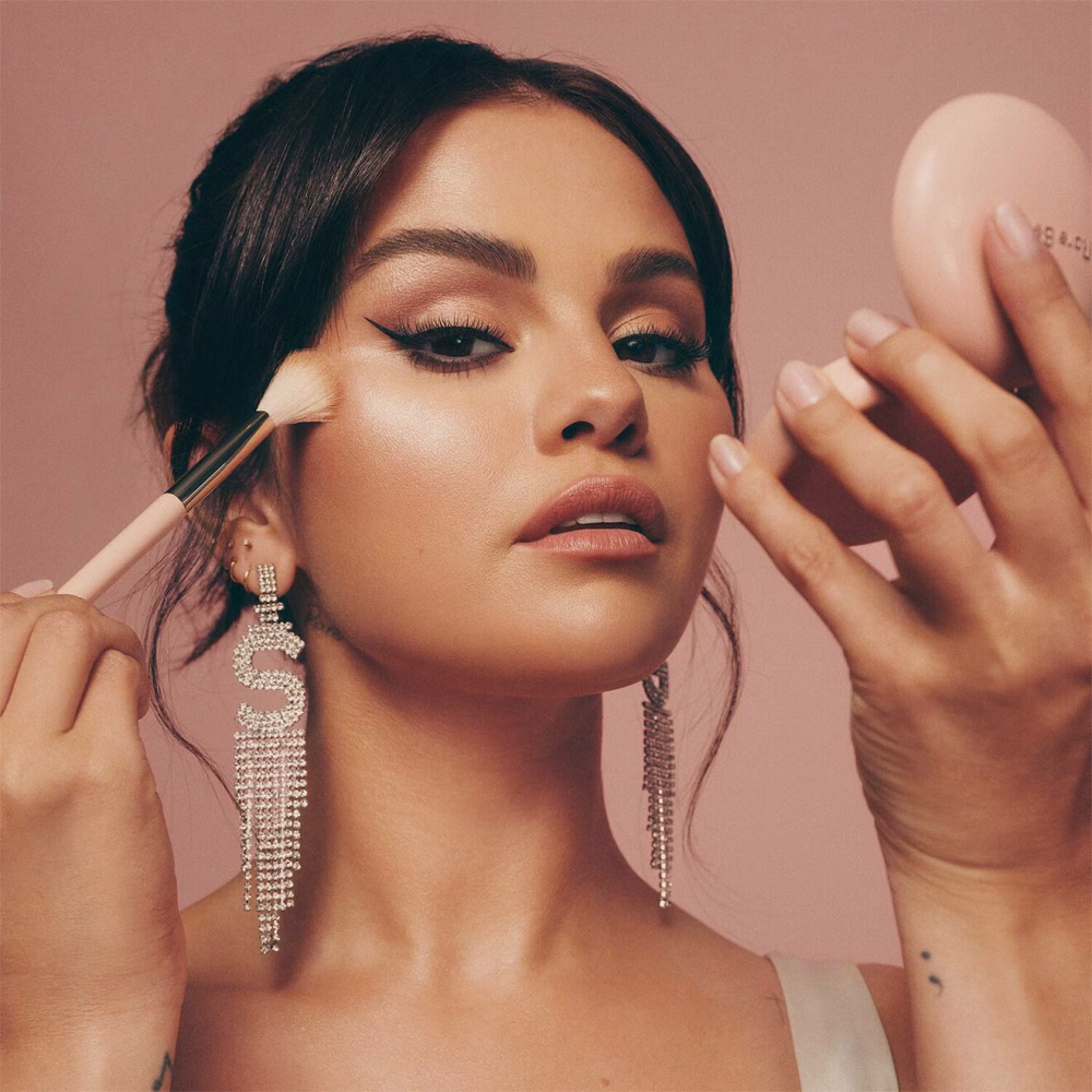 Rare Beauty Positive Light Precision Highlighter Brush