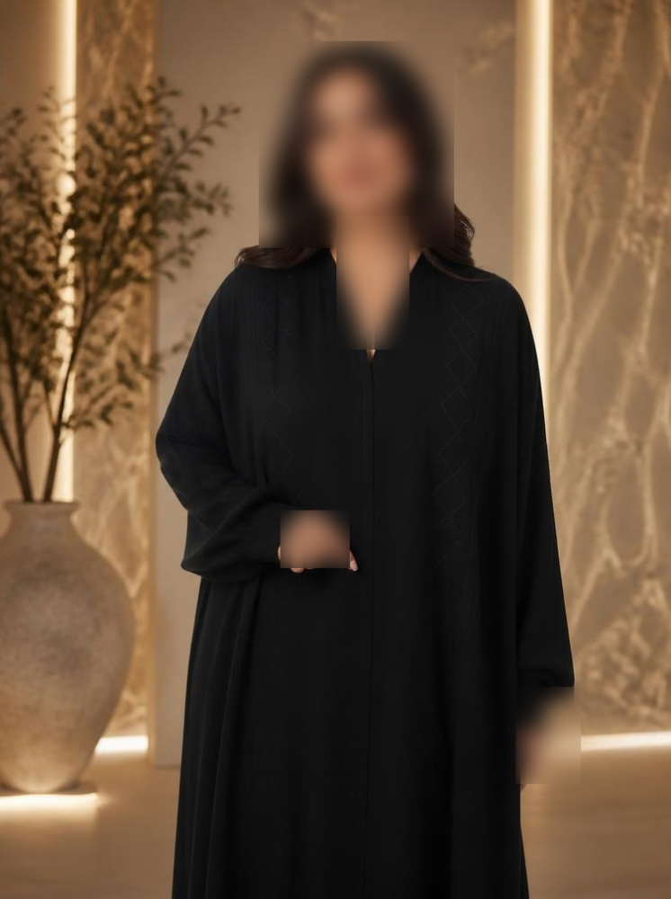 عباية بنقش وكسرات أمامية وجانبية