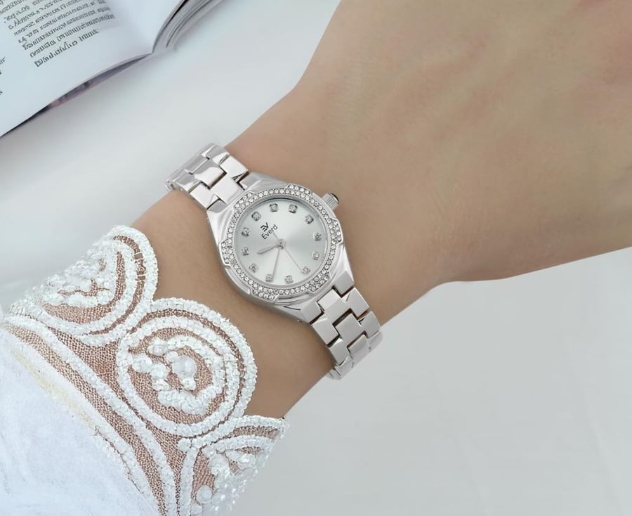 ساعه نسائية ماركة ايفرد فضي ميناء ابيض