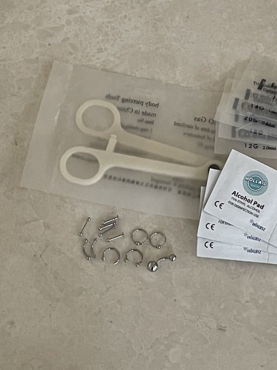 Piercing box