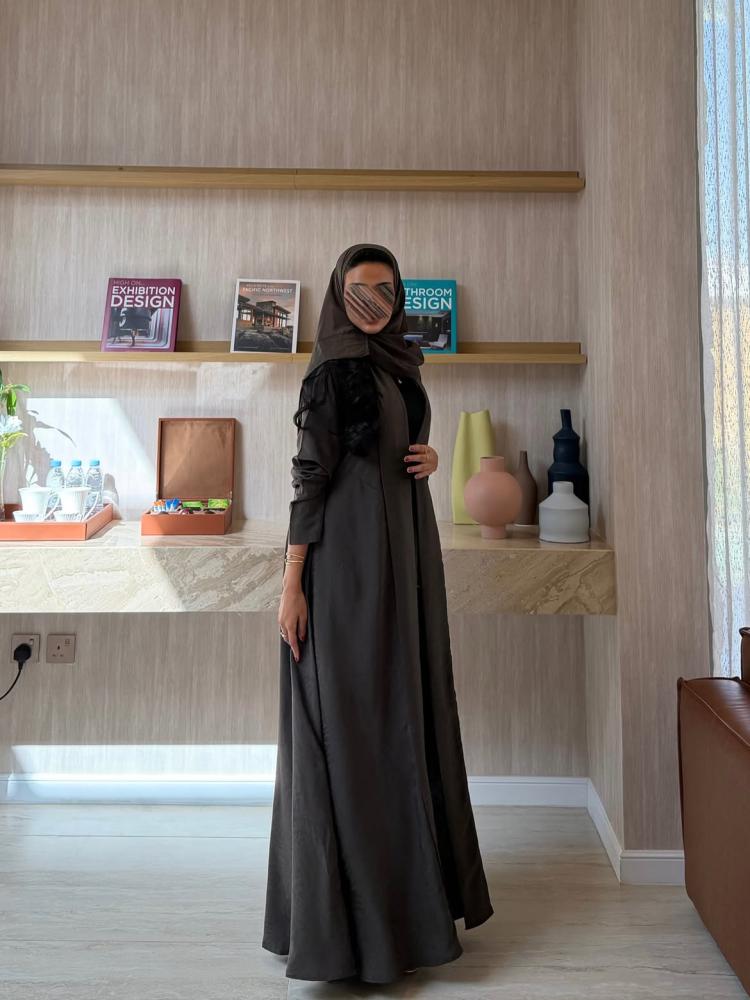 عباية حرير مغسول زيتي مشجر نص كلوش