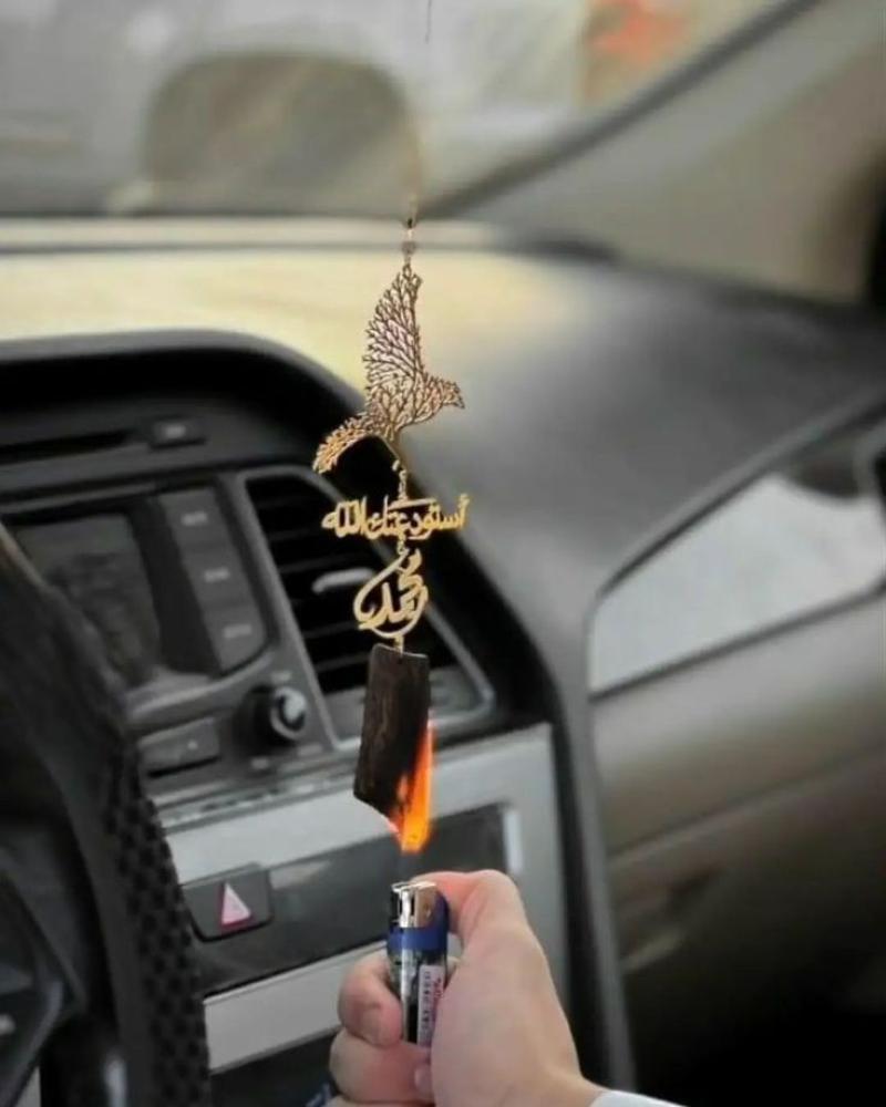 تعليقة عود فاخرة للسيارة