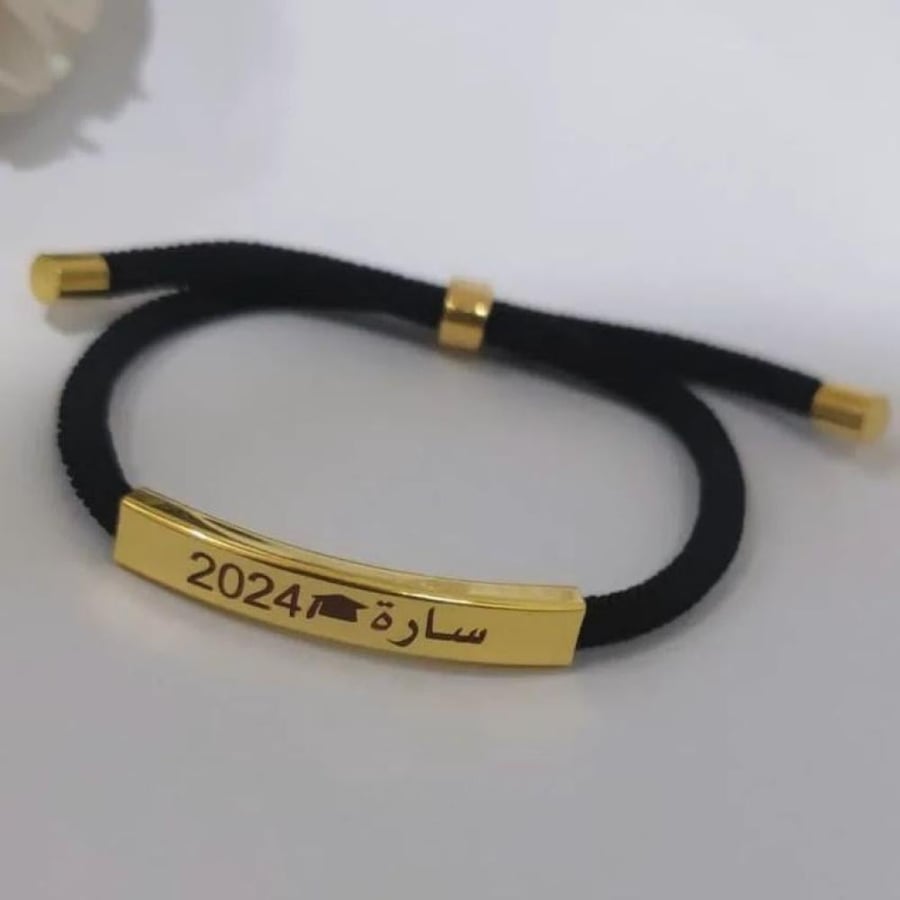 إسورة تخرج مطليه بالذهب
