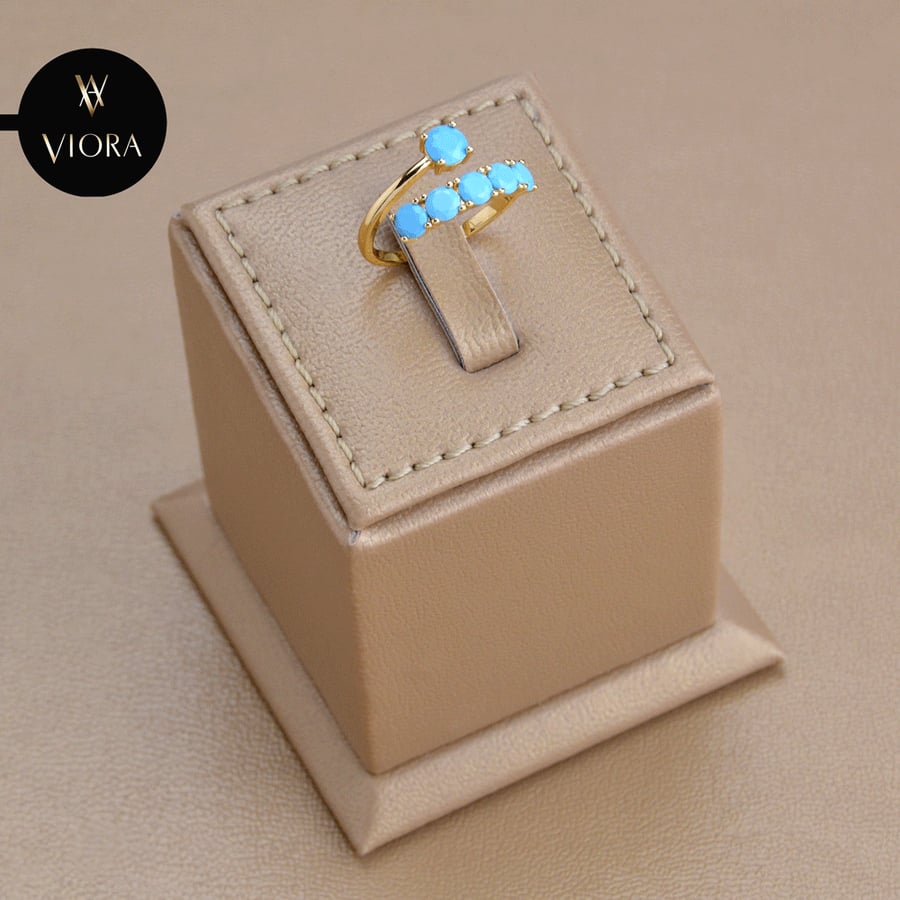 Zircon ring with diamond design