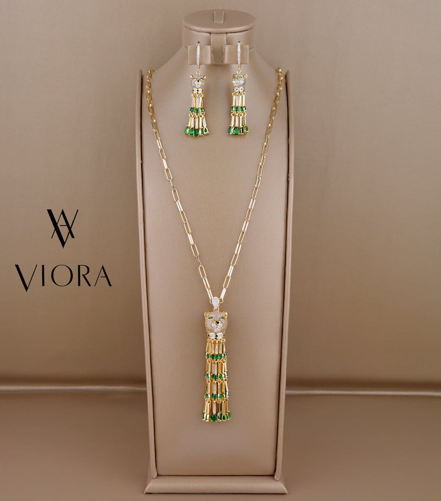 Long set with diamond design