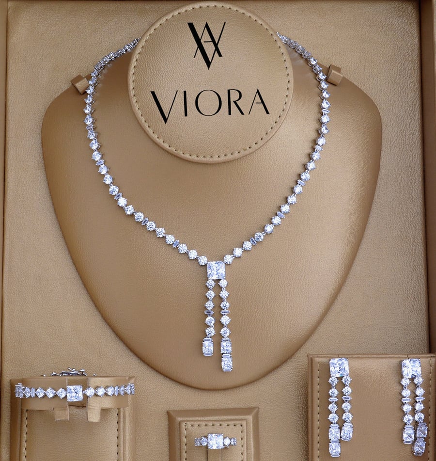 Zircon set with diamond design