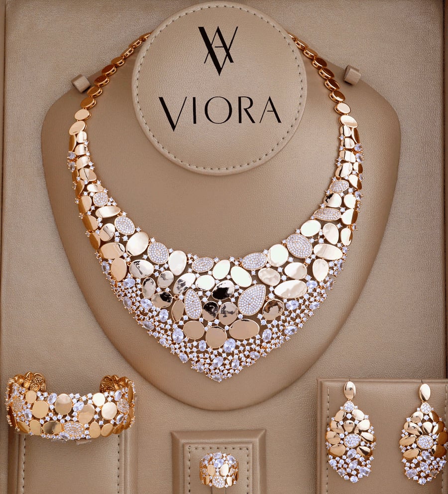 Zircon set with diamond design