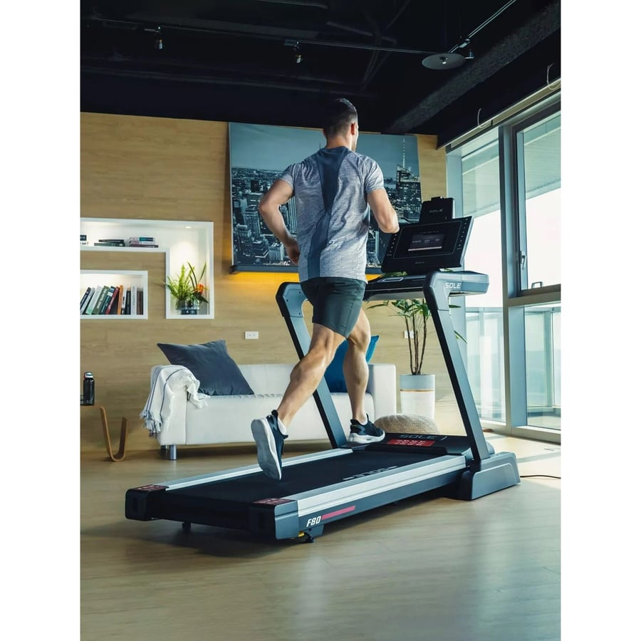 جهاز المشي Sole Fitness F80-ENT بشاشة لمس جديدة كليًا تعمل بنظام Android مقاس 10.1 بوصة