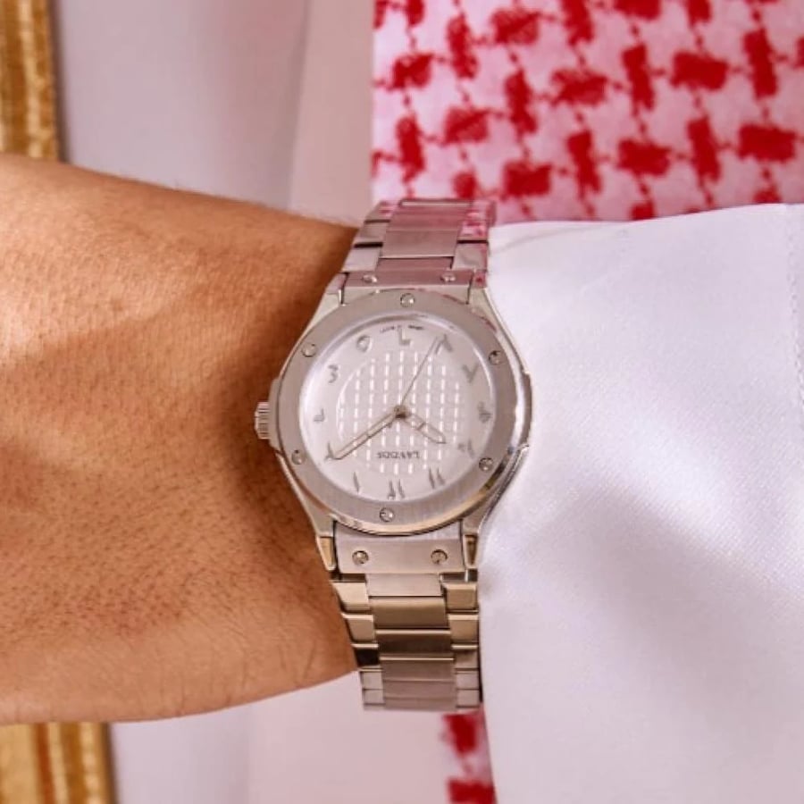ساعة ثرى الرجالية بلون فضي