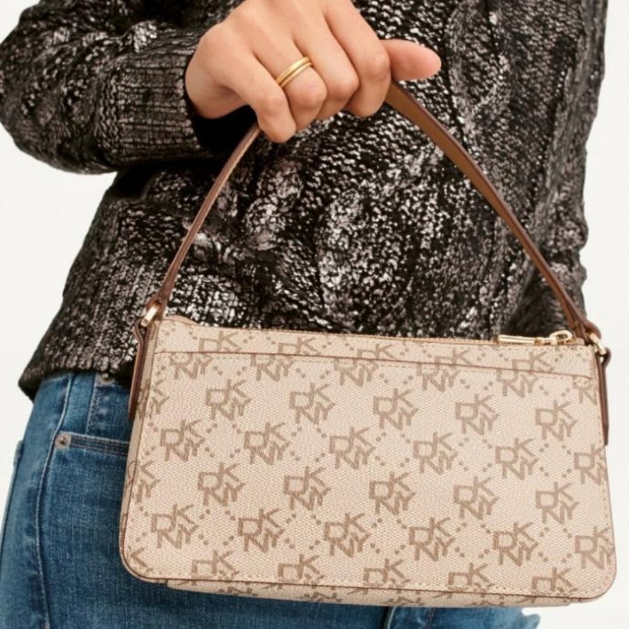 شنطة DKNY لوقو بيج