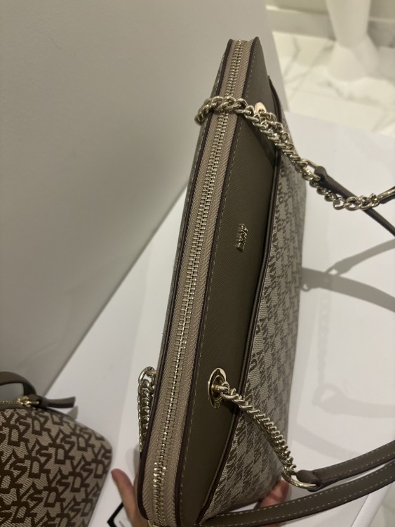 شنطة DKNY كلاسيك