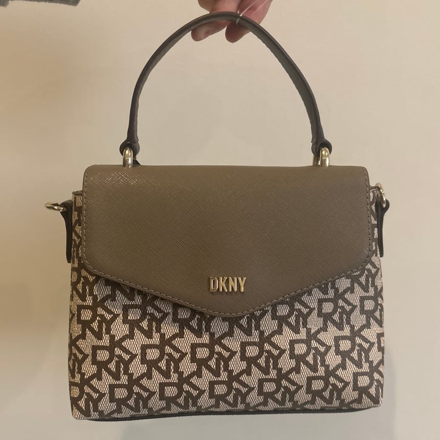 شنطه DKNY مينير