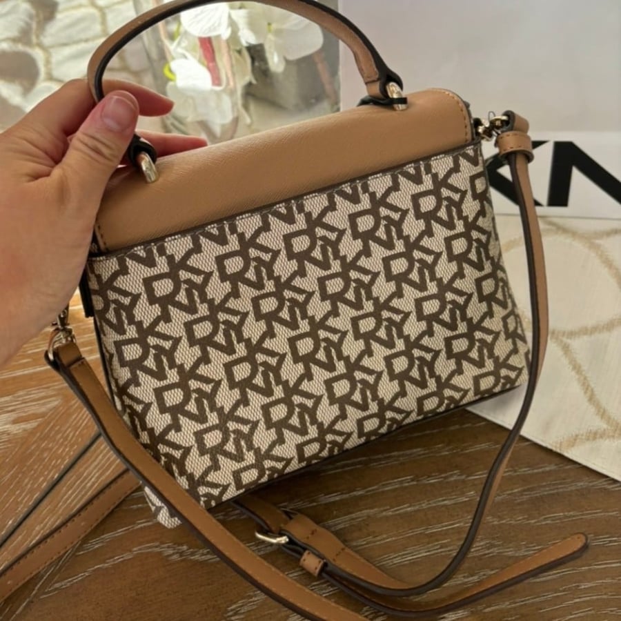 شنطه DKNY مينير