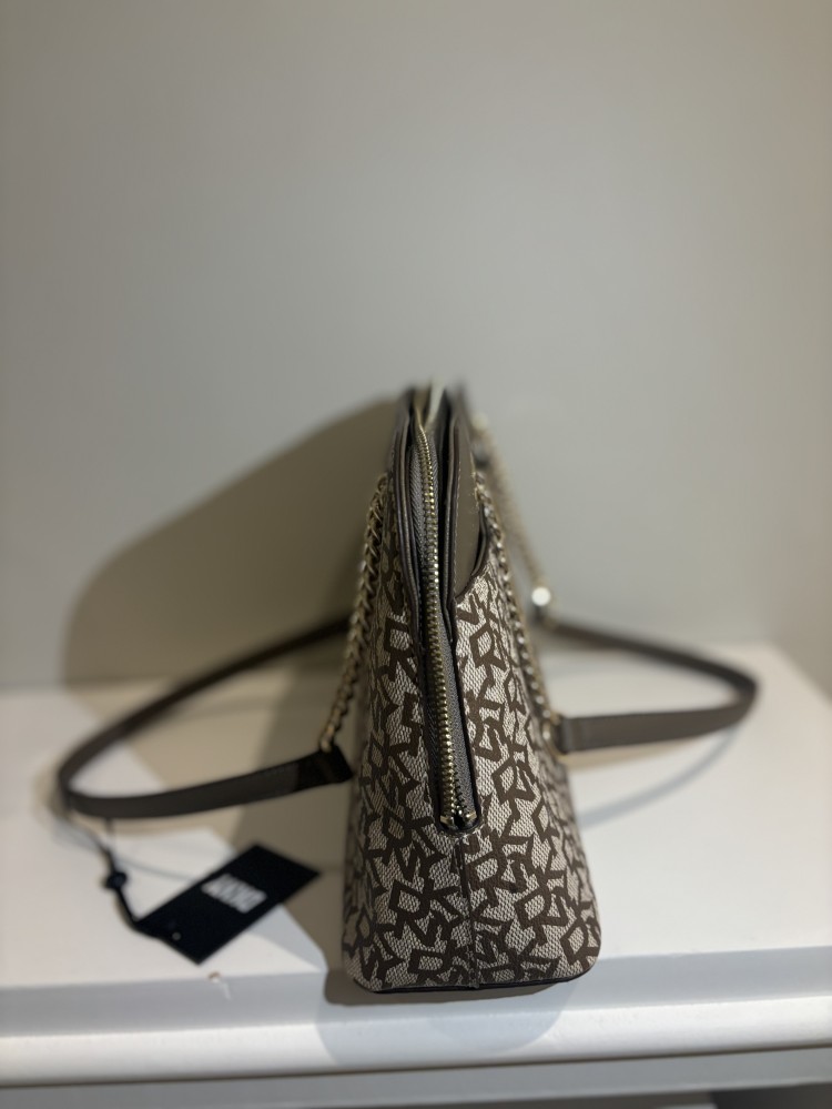 شنطة DKNY كلاسيك