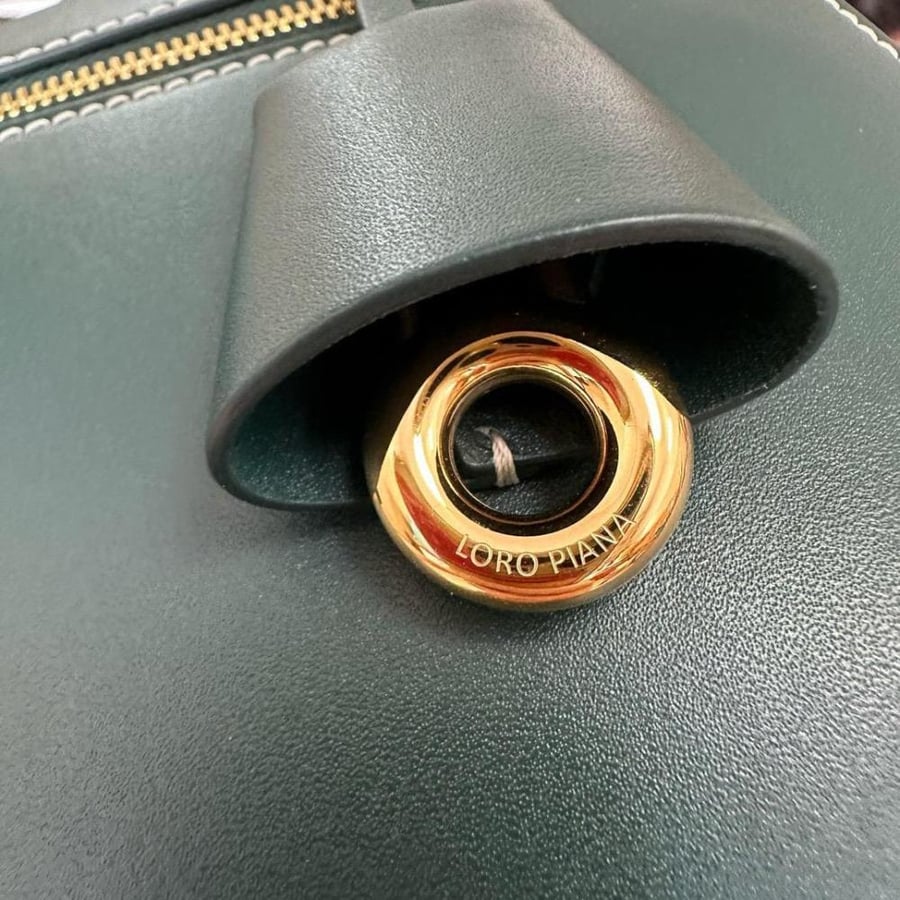 شنطة نسائية Loro Piana لون أخضر راقي