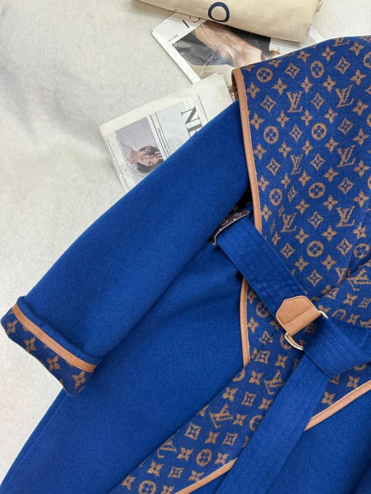 معطف LV الملكي من صوف الحمل بنقشة المونوغرام