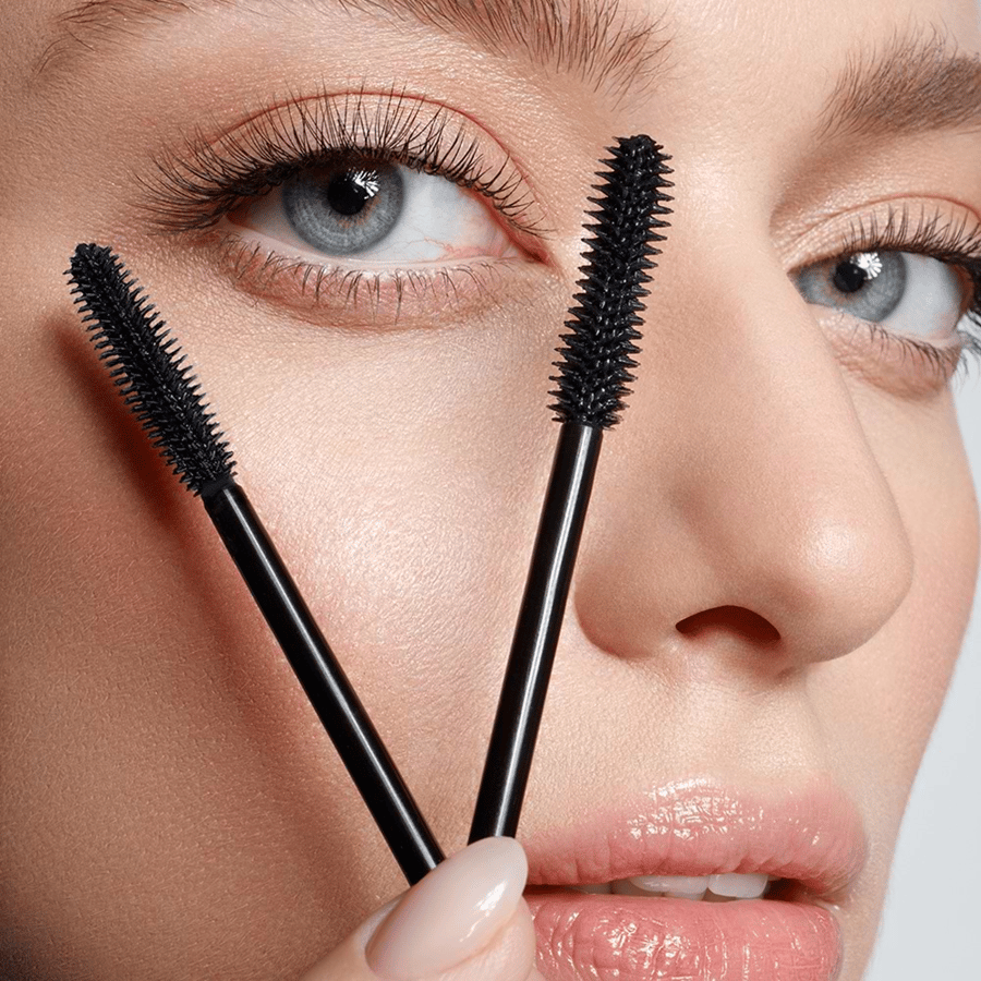 ماسكارا لاش بوستر وبرايمر 10 مل تساعد على تكثيف وإطالة الرموش مع تحضيرها لثبات أفضل ومنح العينين مظهراً أكثر جاذبية وكثافة من ايفلين