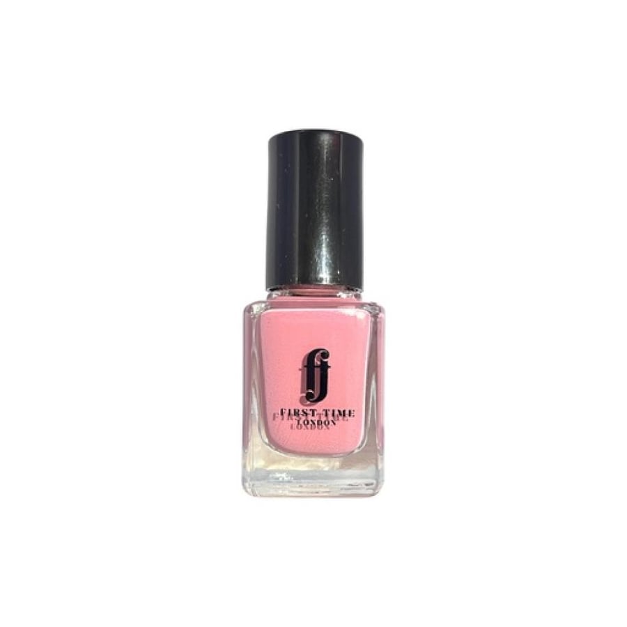 طلاء أظافر BLUSH لون لامع وثبات جيد من فيرست تايم لندن