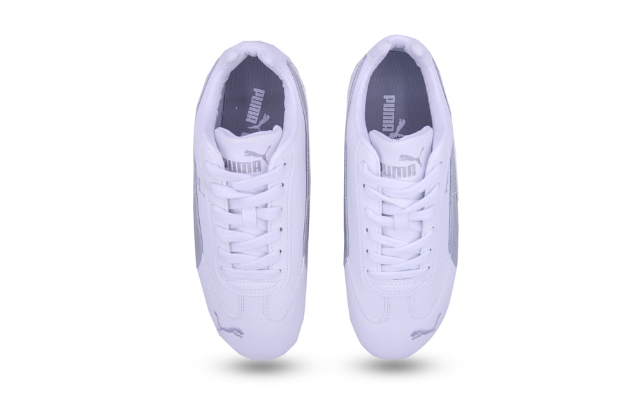 حذاء puma أبيض مع فضي