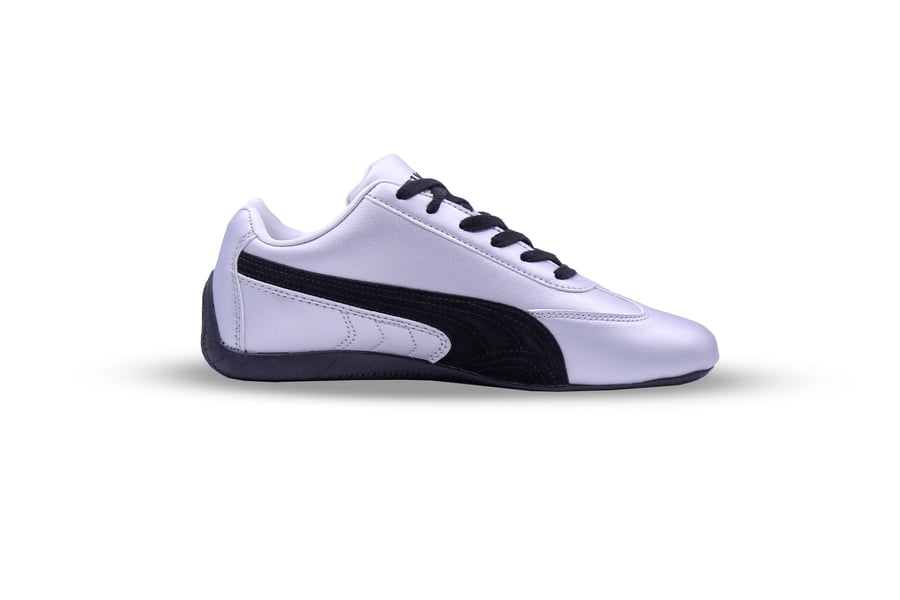 حذاء puma باللون الفضي