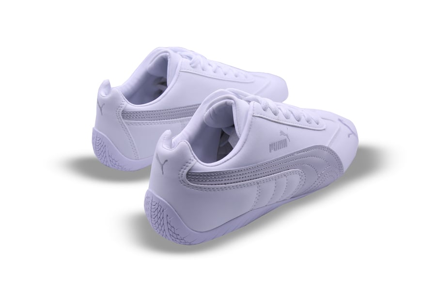 حذاء puma أبيض مع فضي