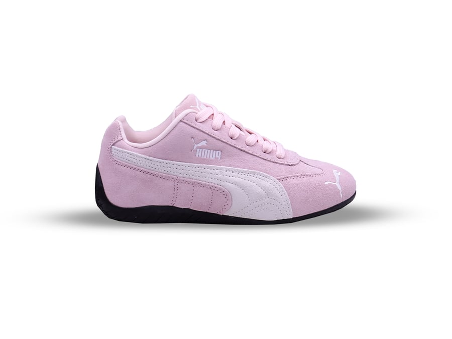 حذاء puma وردي بخطوط بيضاء شامواه