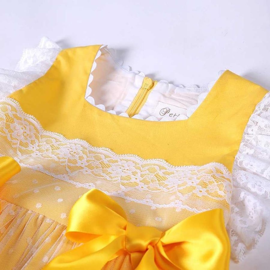 Spanish girls' dress with a hair collar