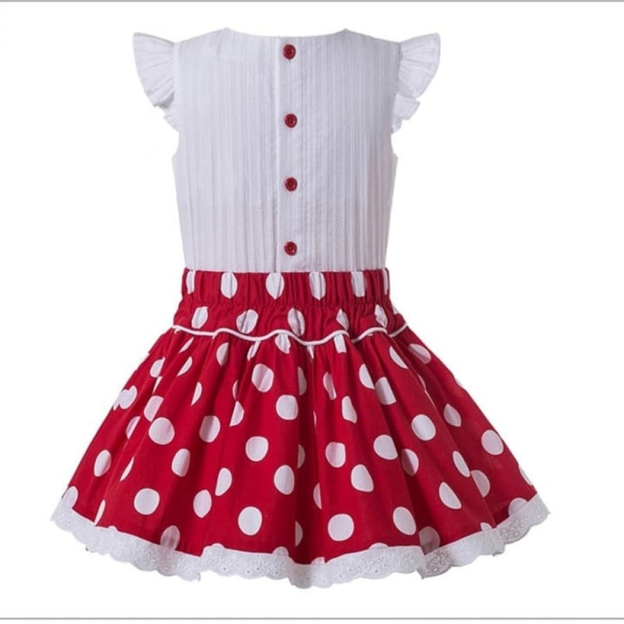 Spanish suit with hair collar