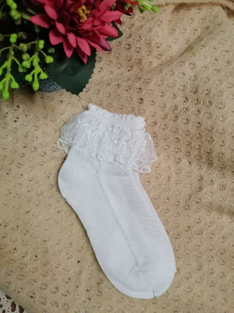 Short socks with a decorated band