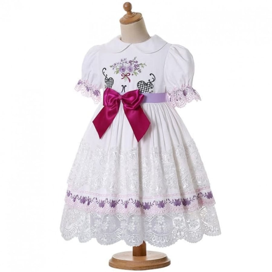 Spanish dress with hair collar