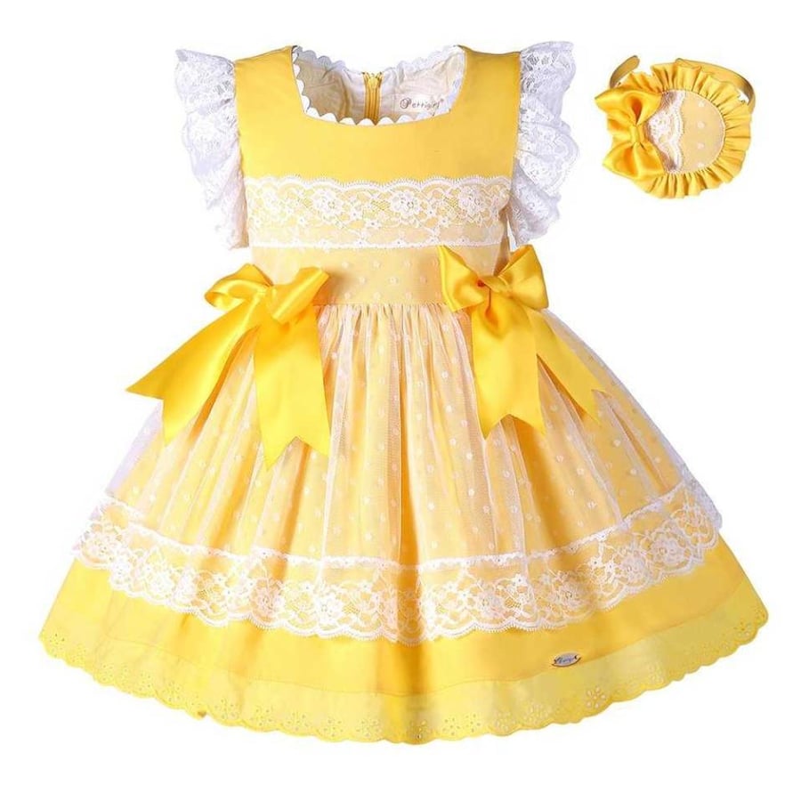 Spanish girls' dress with a hair collar