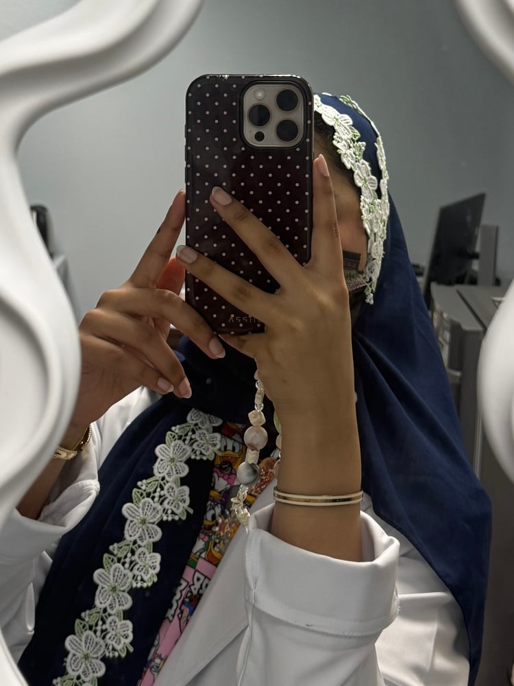 طرحه بلون الكحلي كلفه ورد اخضر