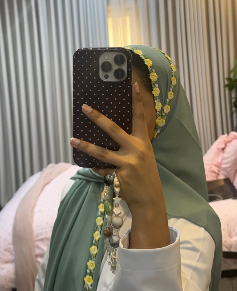 طرحه لون اخضر فاتح ورد اصفر