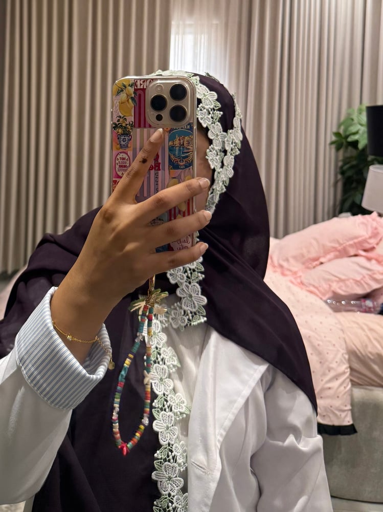 طرحه بنفسجي وكلفه ورد اخضر