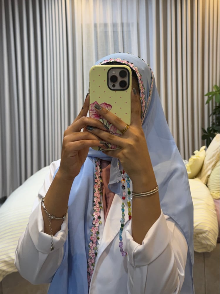 طرحة بلون السماوي