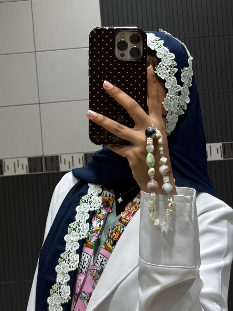 طرحه بلون الكحلي كلفه ورد اخضر