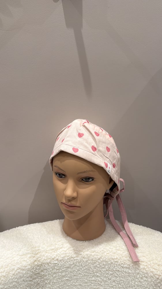 scrub cap - قلوب