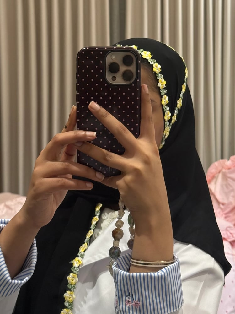 طرحه بلون الاسود والاصفر