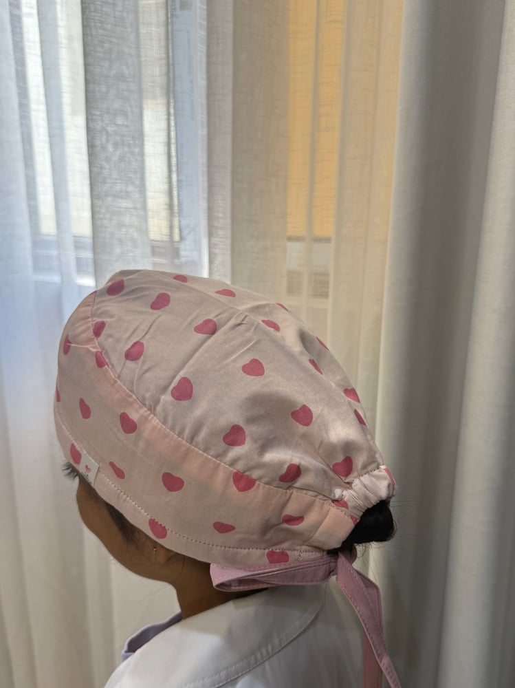 scrub cap - قلوب