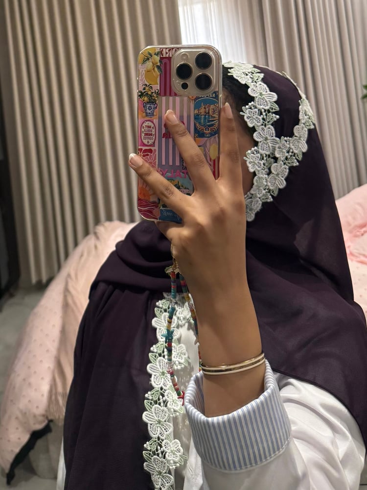 طرحه بنفسجي وكلفه ورد اخضر