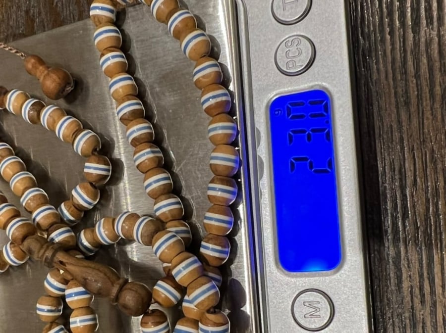 سبحة زيتون مشغولة عدد 99 وزن السبحة 23 جرام