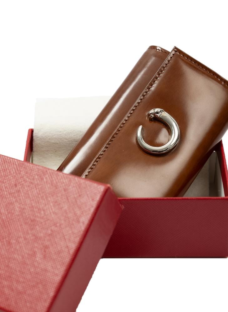محفظة من مجموعة "Panthère de Cartier" أو "النمر" هو الأيقونة الأكثر شهرة وجرأة في تاريخ دار كارتييه الفرنسية ، المحفظة تعتبر من النوادر.