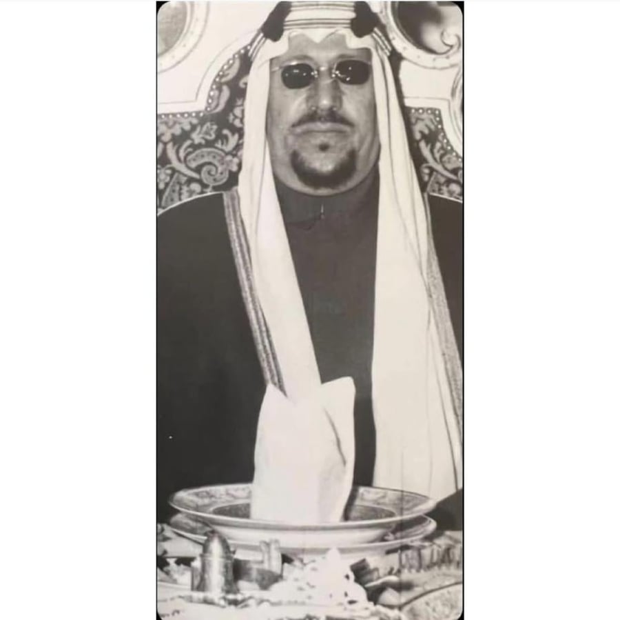 طبق نادر و قدیم من مخرجات قصر " البديعة "  بالرياض أحد قصور الملك سعود "رحمه الله"