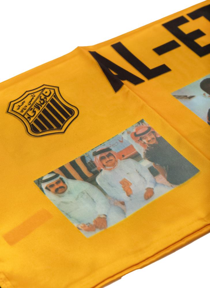 شال من الحرير قديم لنادي الاتحاد السعودي بالشعار القديم وبصورة اللاعبين والإدارة مخزن أكثر من ٥٠ سنة.