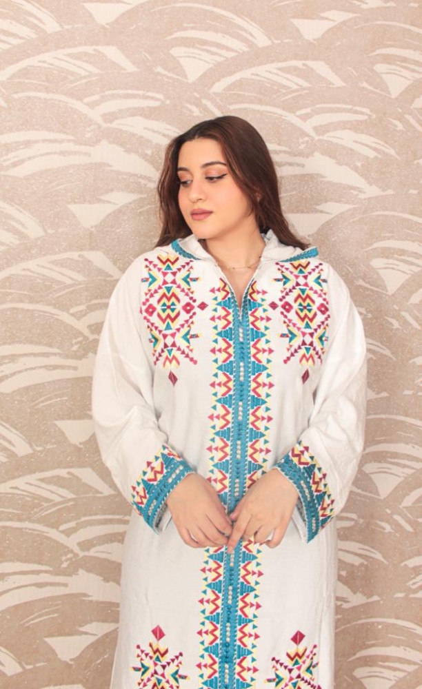 عبايه نسائي مطرزه مع قبعه