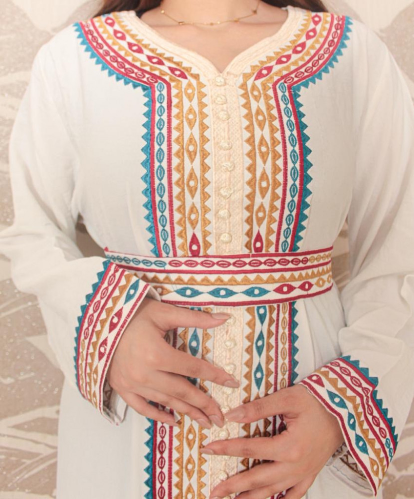 عبايه نسائيه مطرزه مع حزام