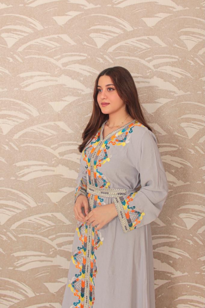 عبايه نسائي مطرزه مع حزام